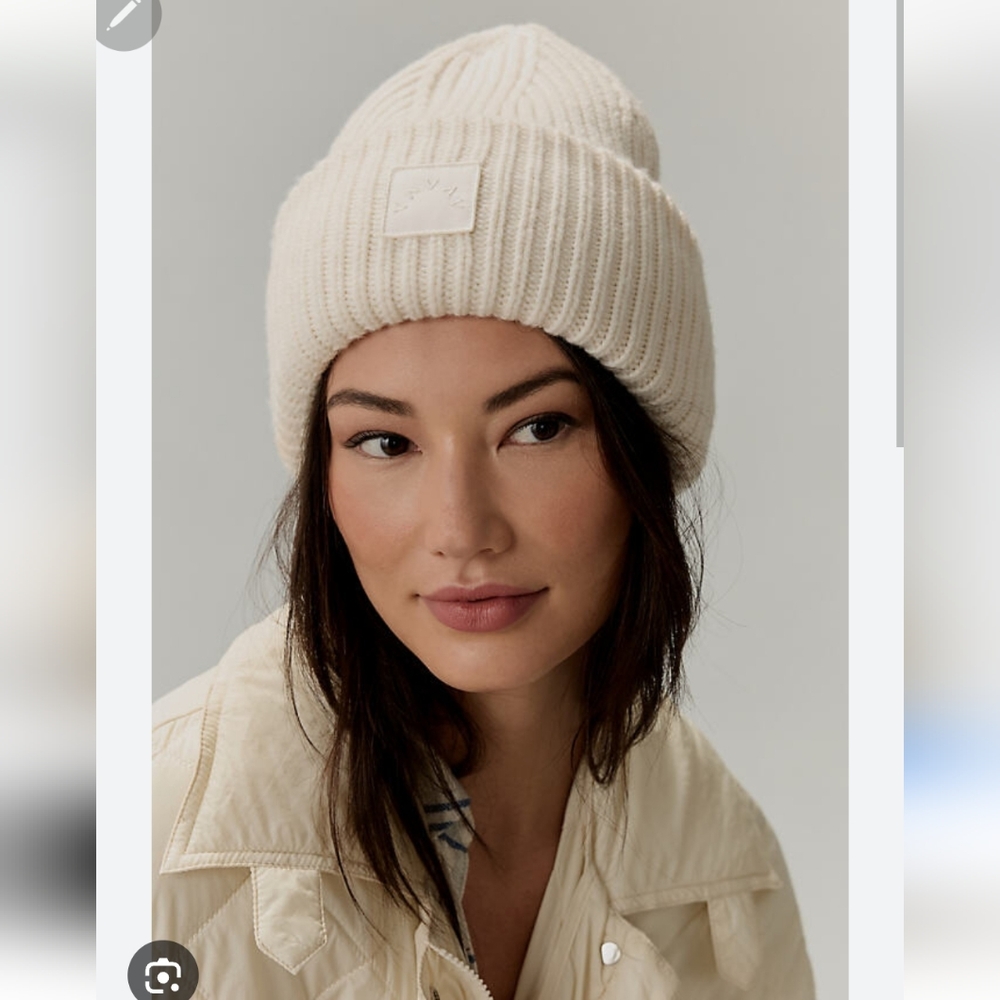NWOT Varley Cream Ribbed Beanie